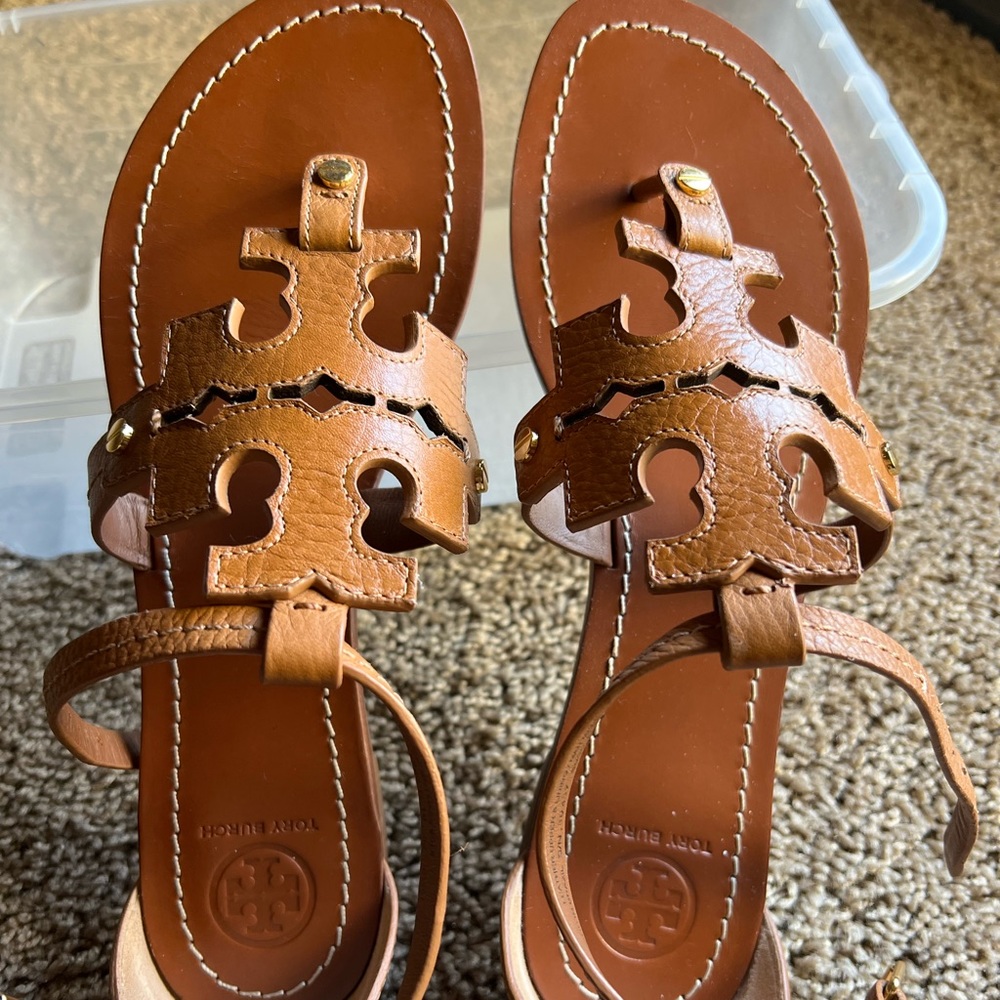 Tory Burch sandals in tan color sz 8.5.